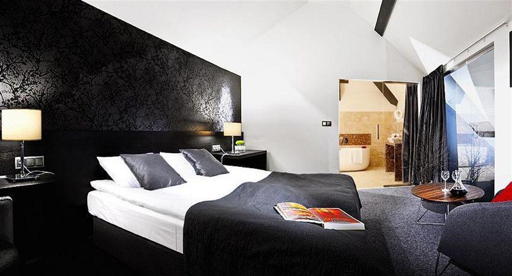 Hotel Remes Opalenica Esterno foto