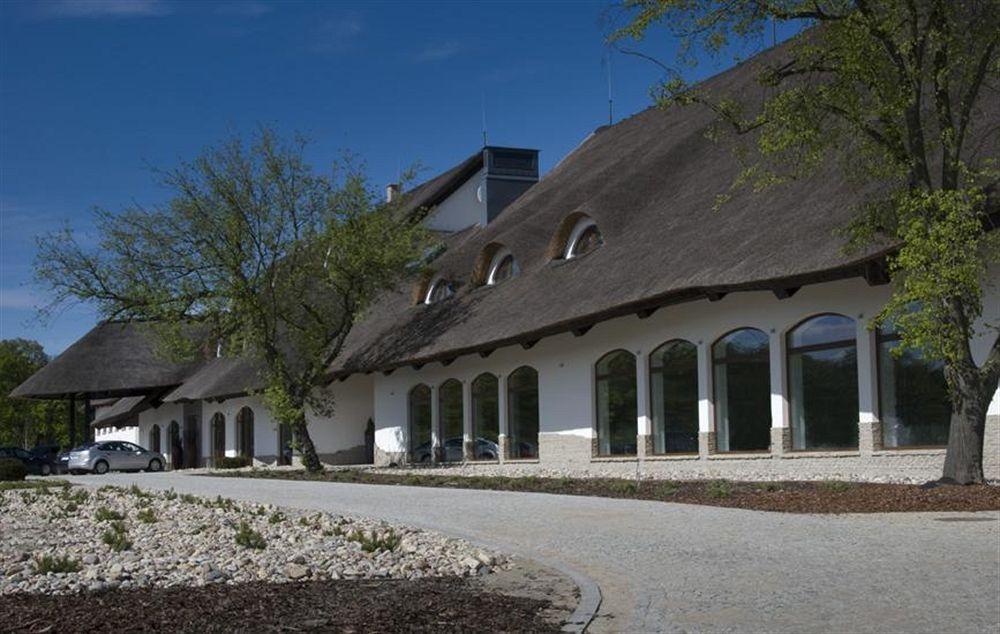 Hotel Remes Opalenica Esterno foto