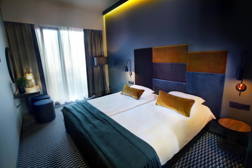 Hotel Remes Opalenica Esterno foto