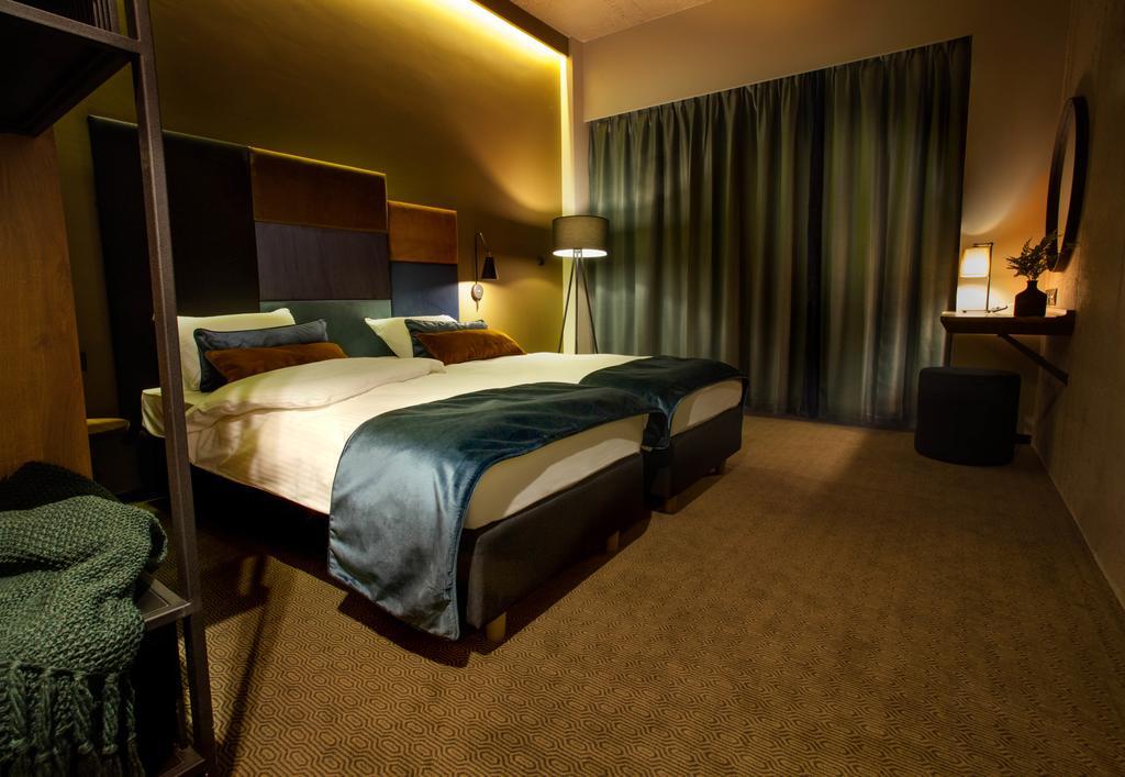 Hotel Remes Opalenica Esterno foto