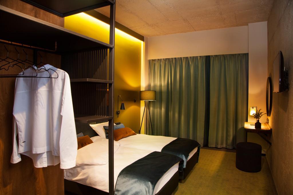 Hotel Remes Opalenica Esterno foto
